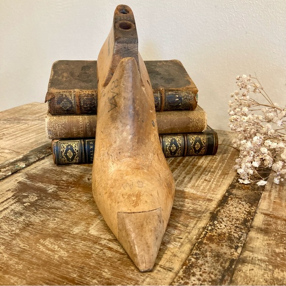 Vintage Wood & Metal Cobbler Tool Shoe Last Size 8AA H&S Last Lawrence Mass - Picture 2 of 16